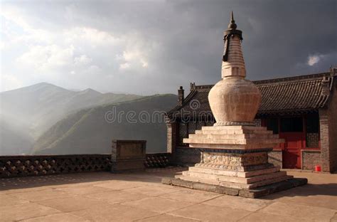 Le Temple de Nanshan: Une oasis de calme spirituel et d'architecture majestueuse!