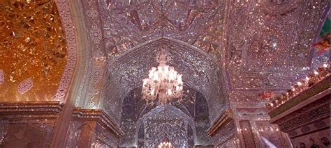 Le Mausolée de Shah Cheragh, un joyau scintillant d'histoire et de mosaïques lumineuses !